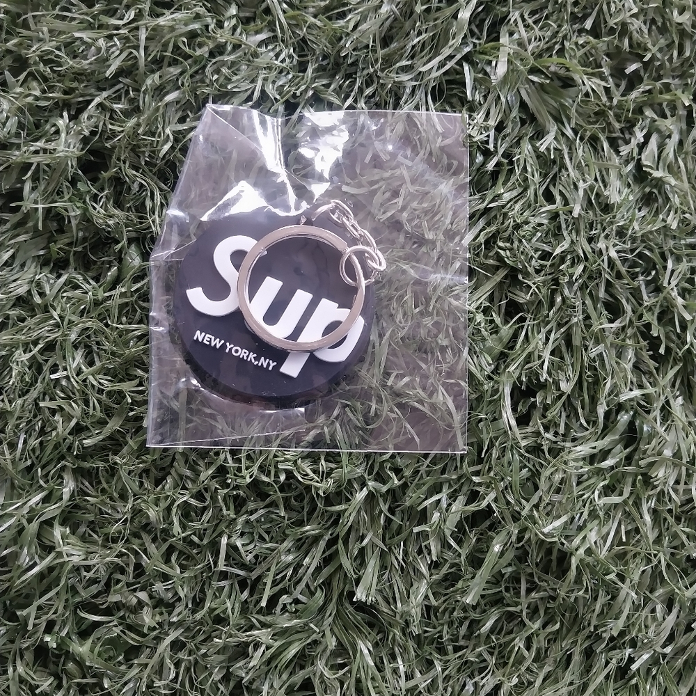 Round silicone keychain logo